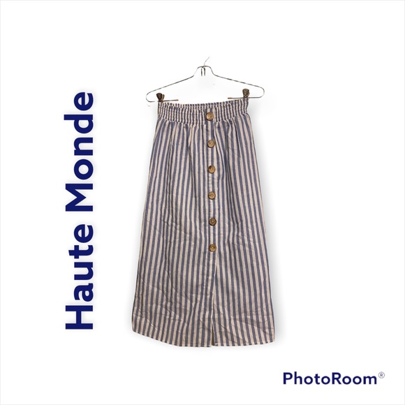 Vertical striped light blue and white button up elastic waste squirt - Picture 2 of 4